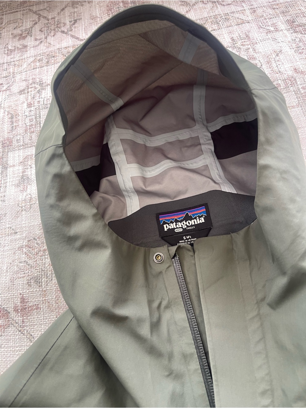 Patagonia Men's Olive Green Raincoat Hooded Shell - Picture 5 of 9
